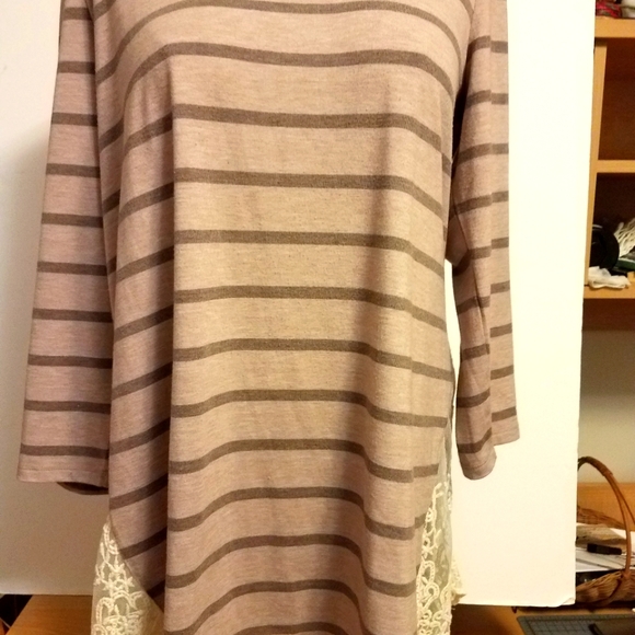 BKE red Cut-Out Lace Sides Long Sleeve Tunnic Sz Large - Picture 1 of 10